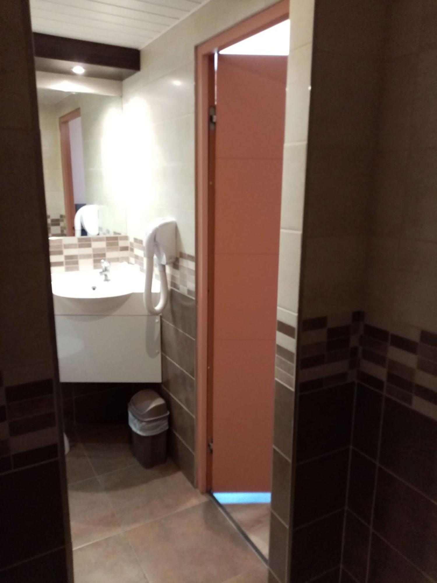Brit Hotel St-Quentin/Nord Fayet  Ngoại thất bức ảnh