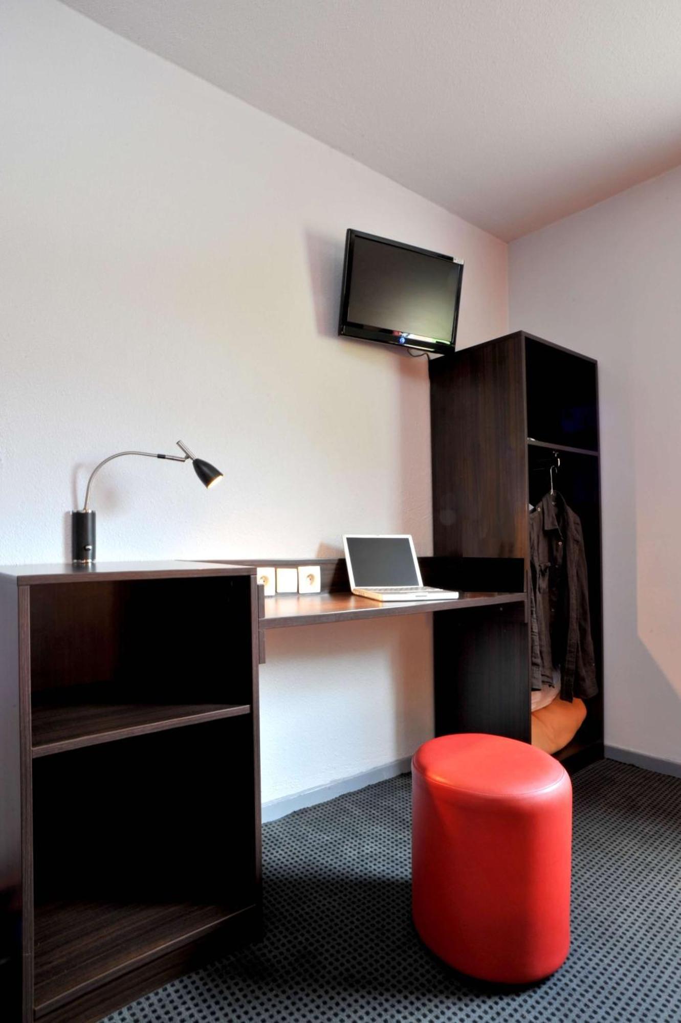 Brit Hotel St-Quentin/Nord Fayet  Ngoại thất bức ảnh