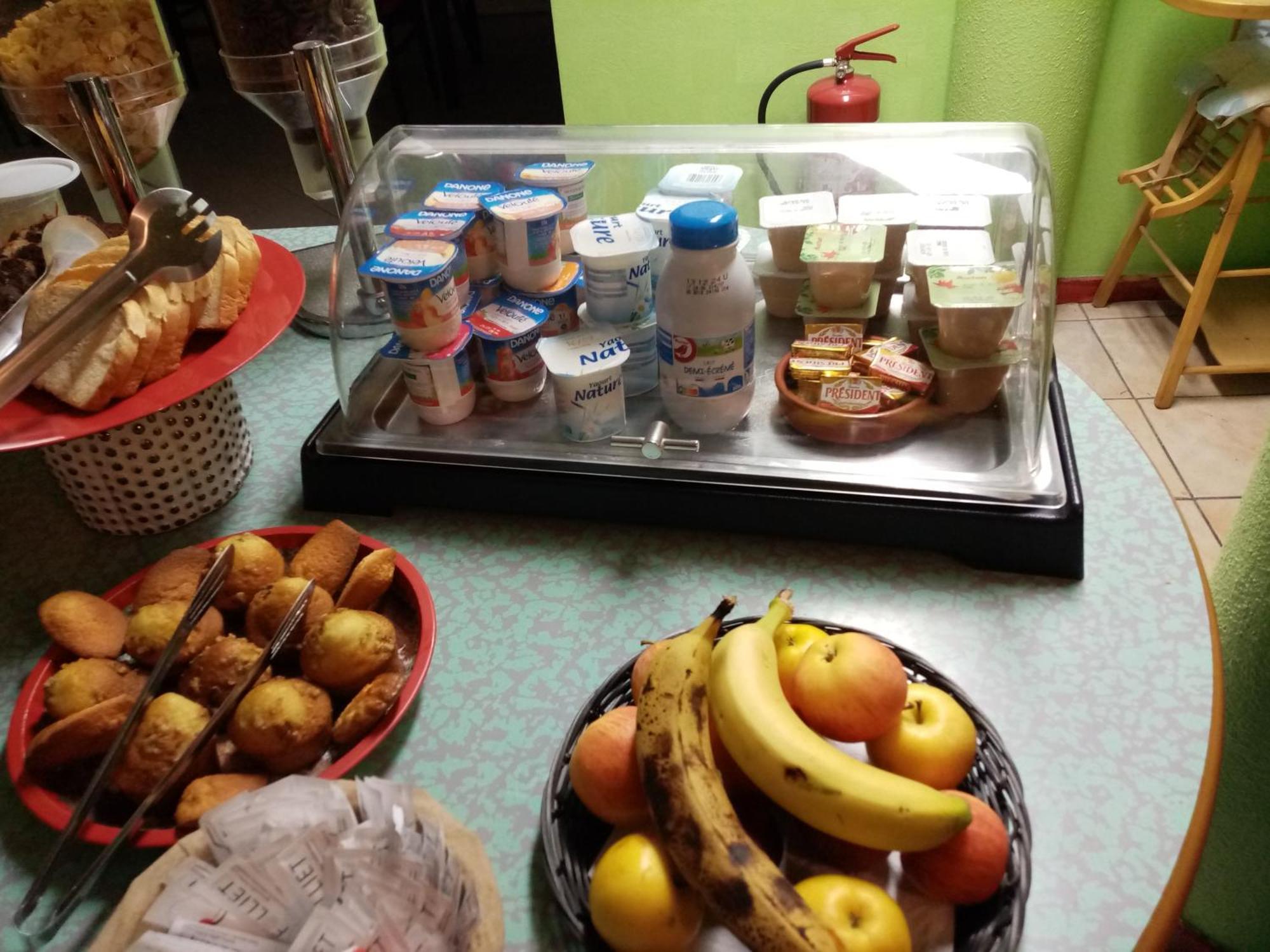 Brit Hotel St-Quentin/Nord Fayet  Ngoại thất bức ảnh