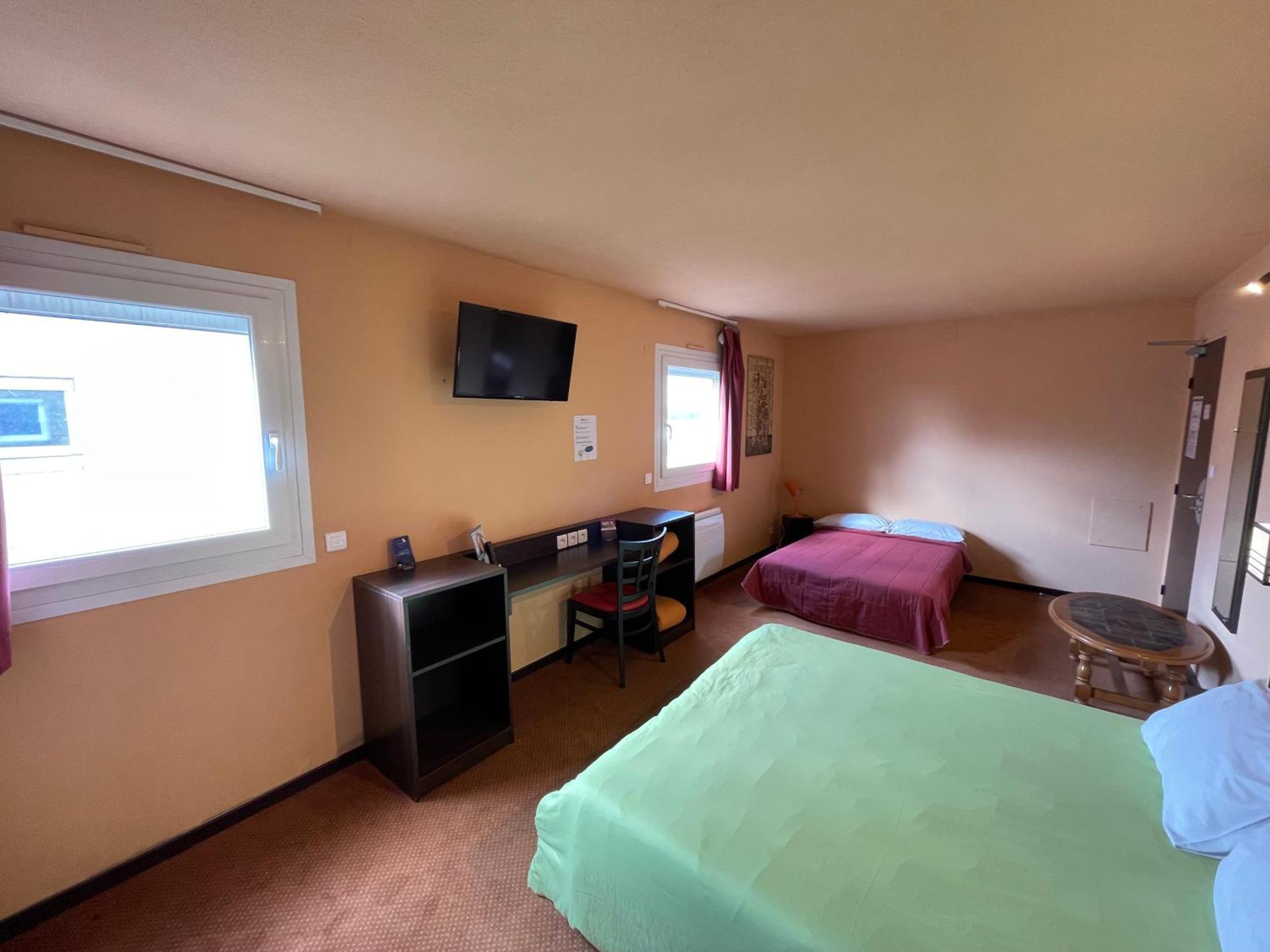 Brit Hotel St-Quentin/Nord Fayet  Ngoại thất bức ảnh