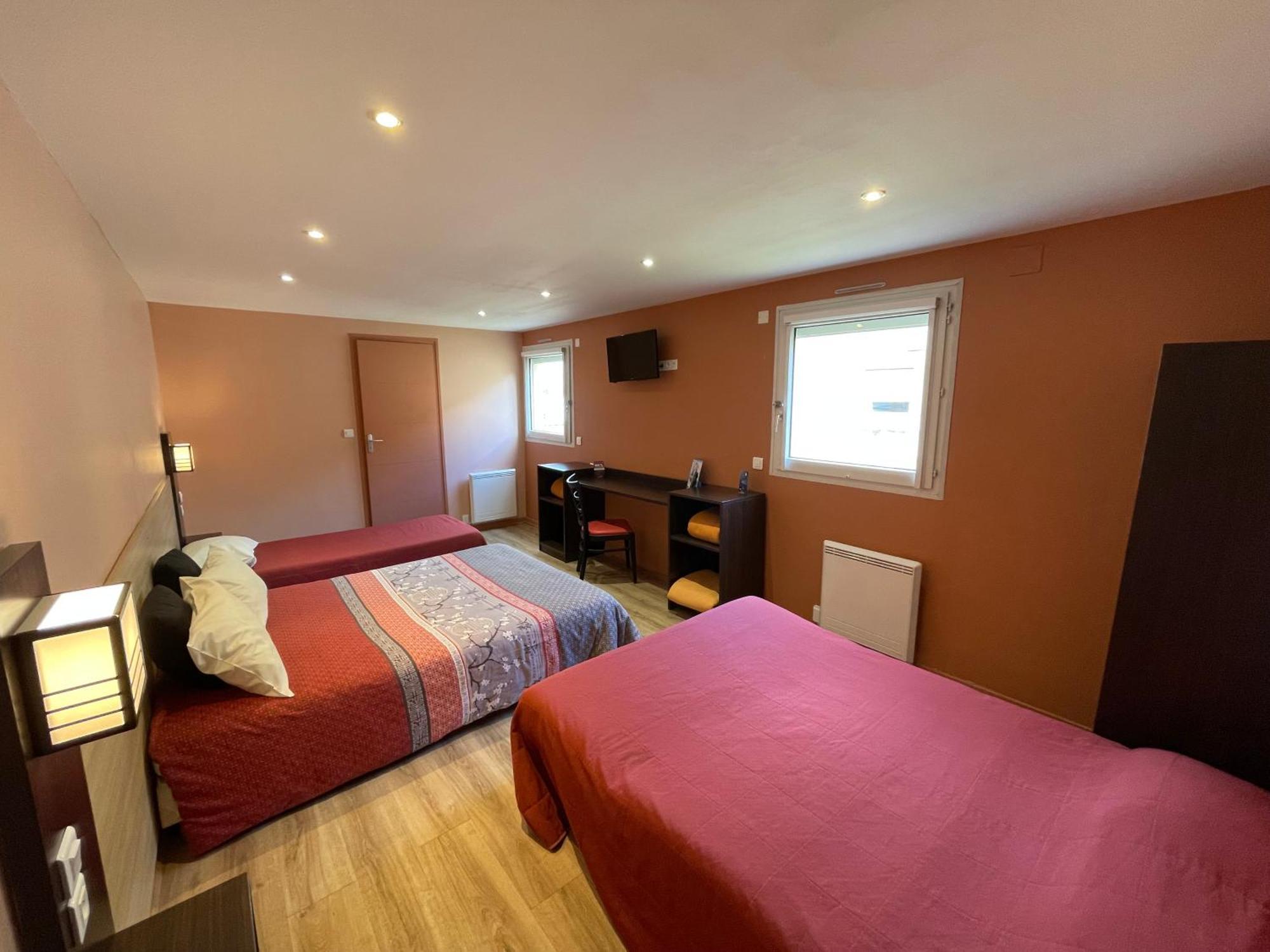 Brit Hotel St-Quentin/Nord Fayet  Ngoại thất bức ảnh