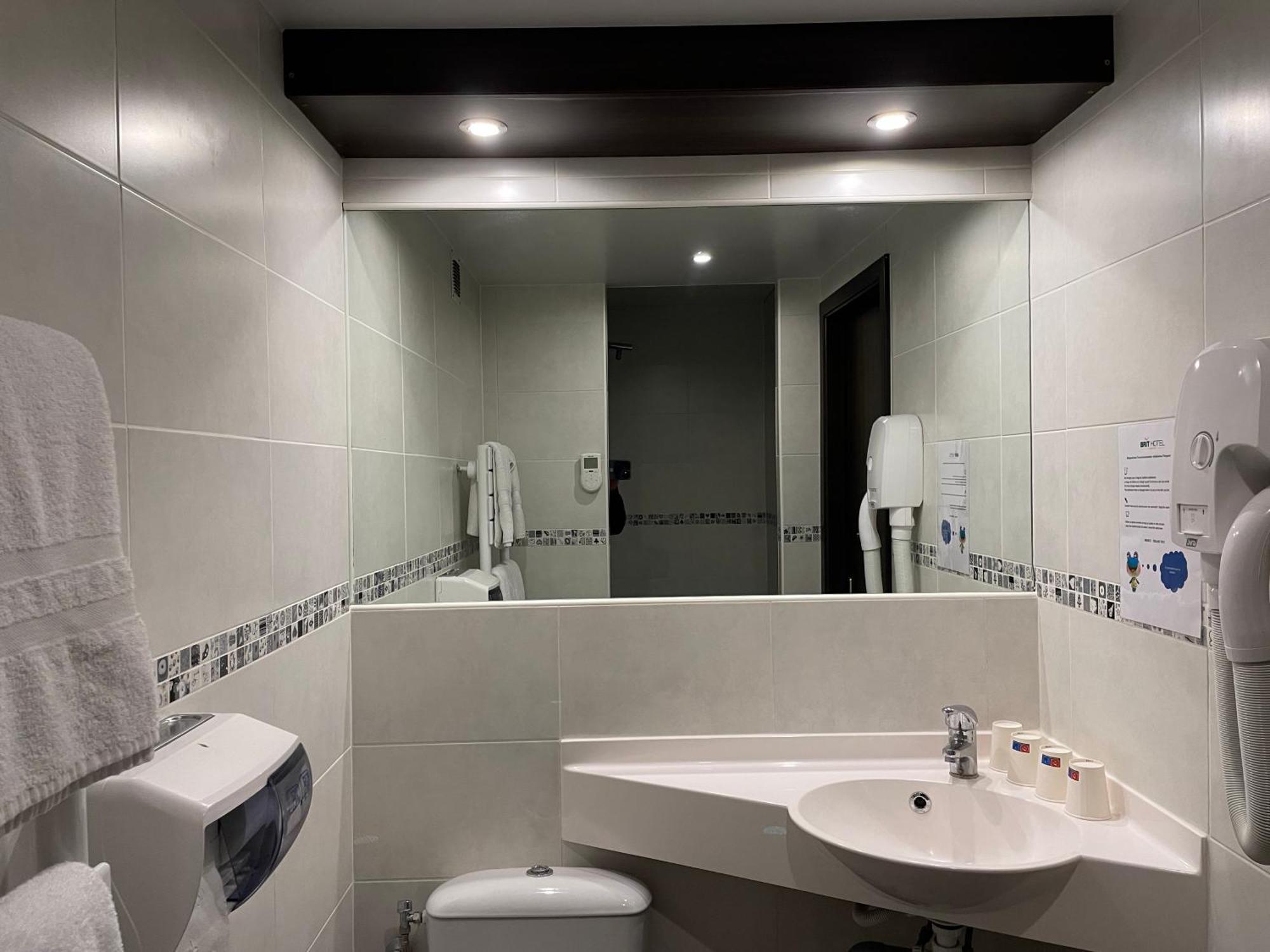 Brit Hotel St-Quentin/Nord Fayet  Ngoại thất bức ảnh