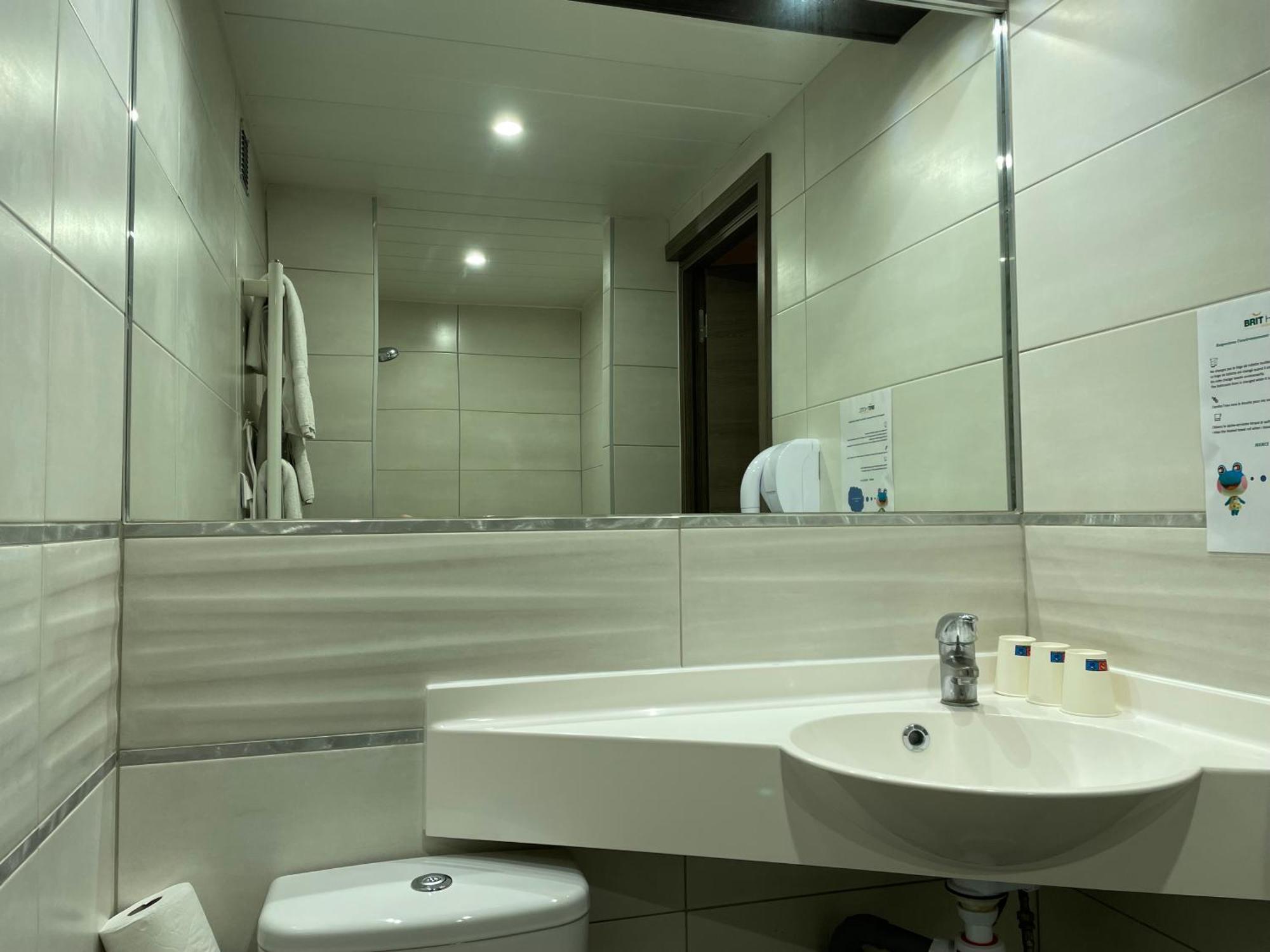 Brit Hotel St-Quentin/Nord Fayet  Ngoại thất bức ảnh