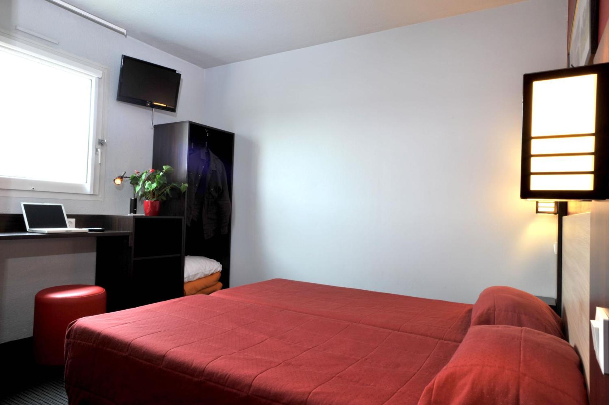 Brit Hotel St-Quentin/Nord Fayet  Ngoại thất bức ảnh