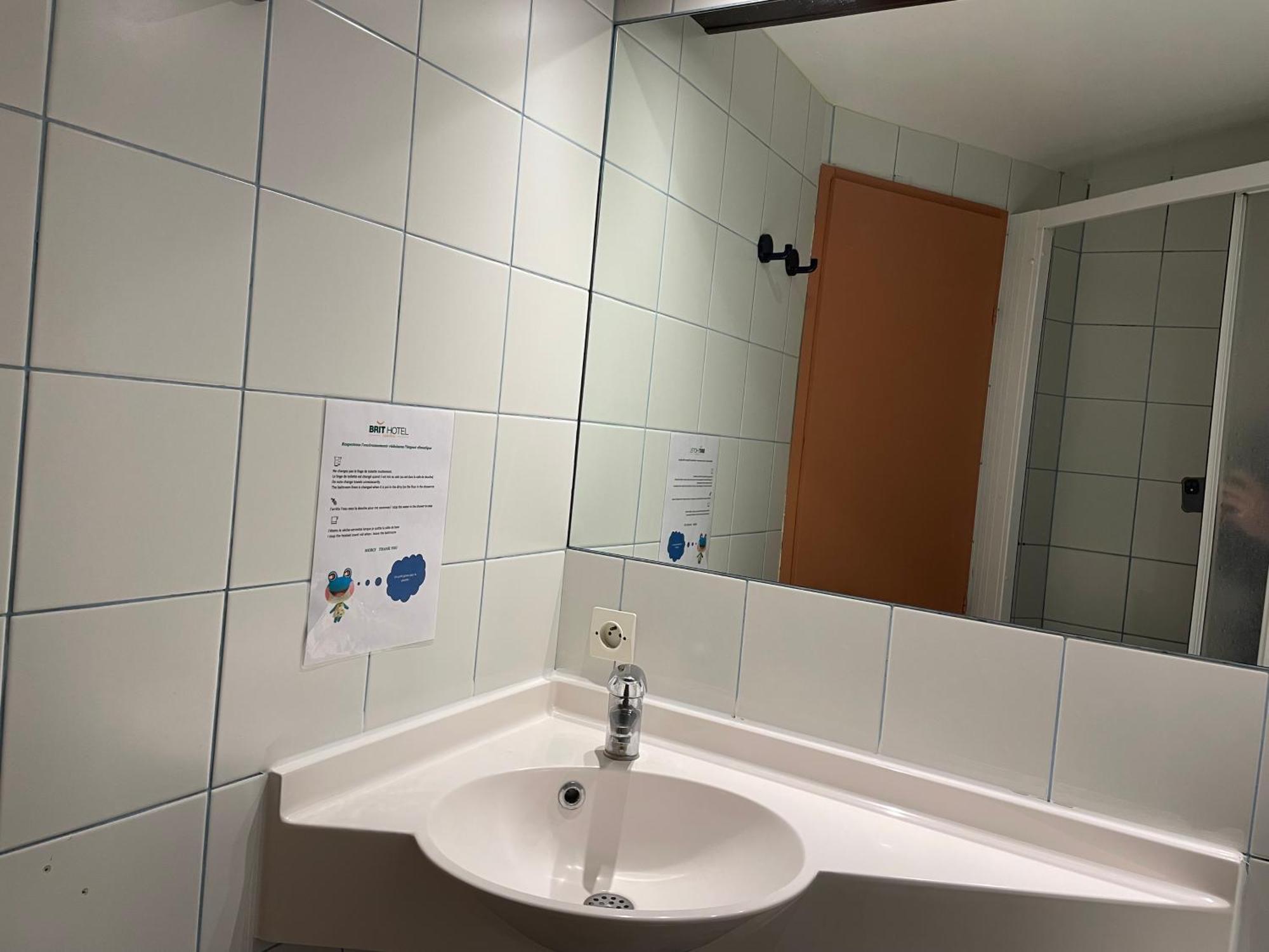 Brit Hotel St-Quentin/Nord Fayet  Ngoại thất bức ảnh