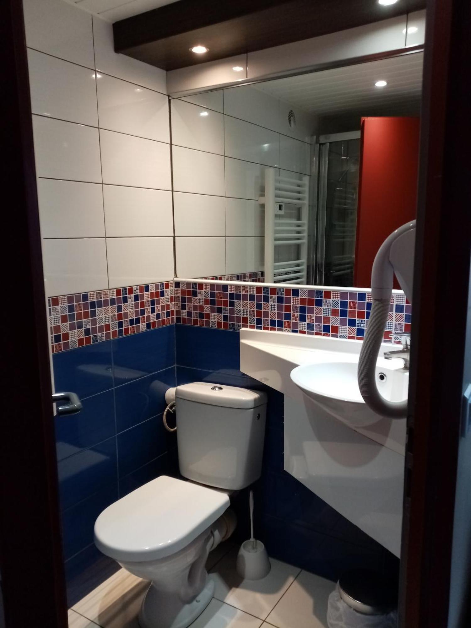Brit Hotel St-Quentin/Nord Fayet  Ngoại thất bức ảnh
